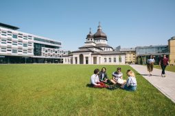 Ukranian Catholic University invita a docentes UC a colaborar en cursos interdisciplinarios